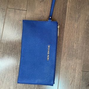Michael Kors blue wristlet